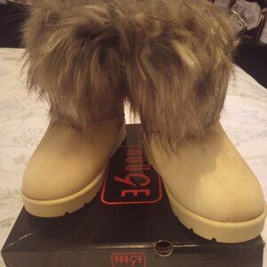 Rougue beige boots faux fur atop sz 8.5 New in original box!